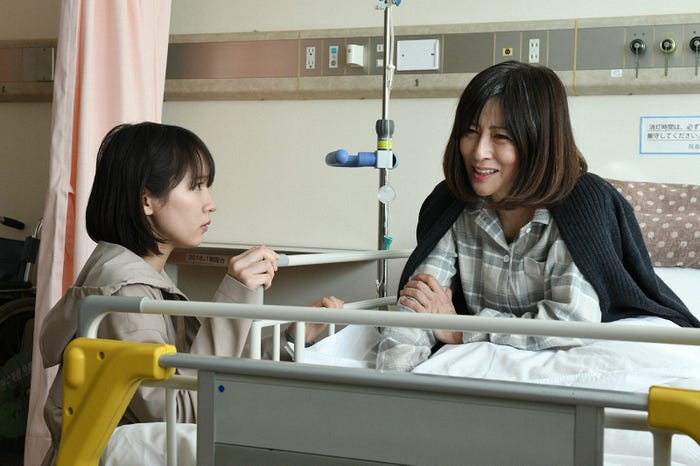 吉岡里帆、岡江久美子/「きみが心に棲みついた」最終話より(C)TBS