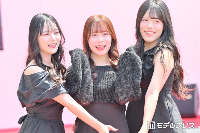 “美天使すぎる女子高生集団”友達がかわちぃ宇塚千夏・小浜菜摘・渚沢莉仔、トップで密着 仲良しランウェイ【GAKUSEI RUNWAY】