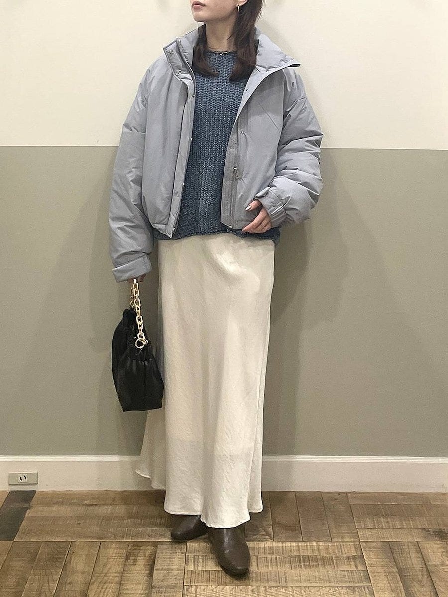 ニットと白スカートのコーデ1