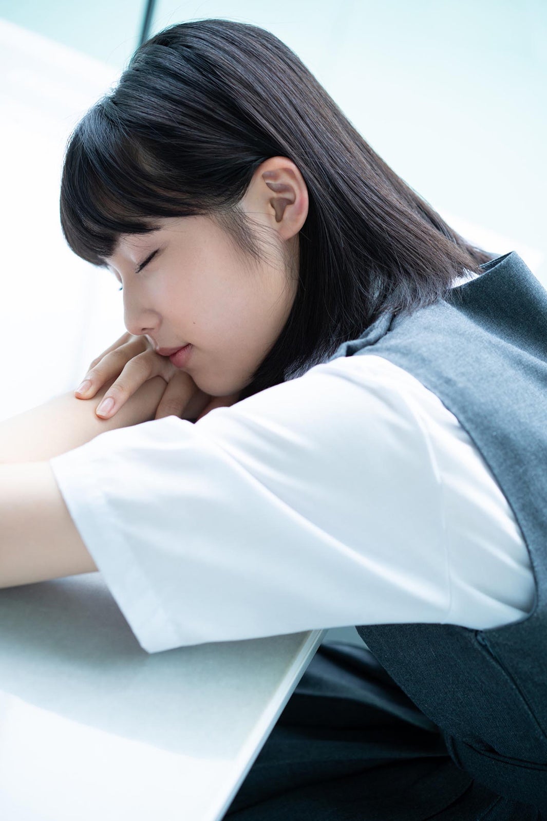 秋田汐梨／撮影：HIROKAZU
スタイリング：米丸友子
ヘア＆メイク：吉田美幸
（C）2018 PROTO STAR