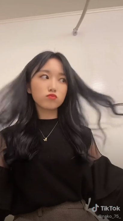 HKT48矢吹奈子、透明感あふれる“ネイビーブルーカラー”にヘアチェンジ「めっちゃ似合ってる」と絶賛の声