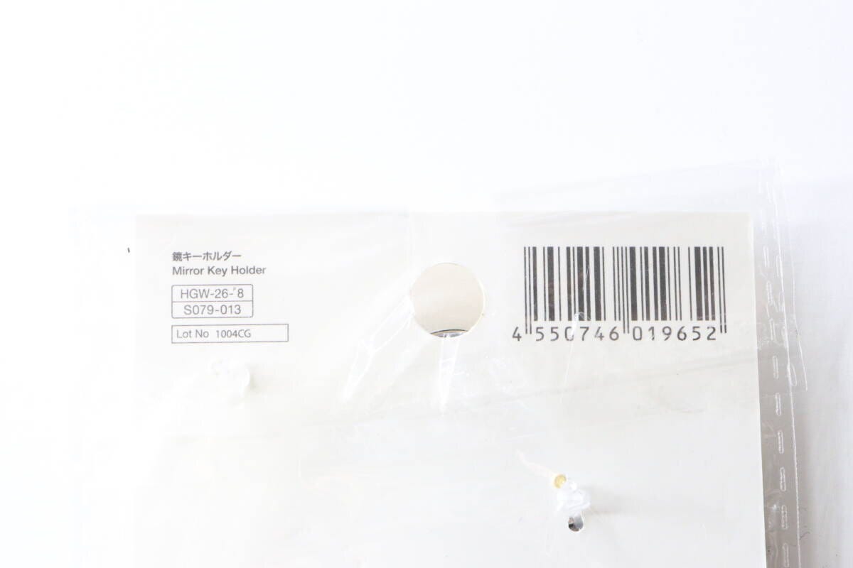 ダイソー鏡キーホルダーのパッケージ裏面にあるバーコードと商品情報 ダイソー鏡キーホルダーのパッケージ裏面にあるバーコードと商品情報