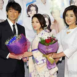 （左から）吉田栄作、田中麗奈、秋吉久美子（C）モデルプレス
