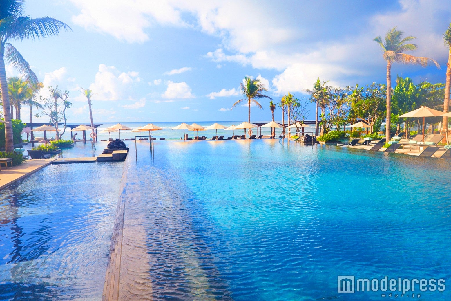 メインプールとビーチは目と鼻の先