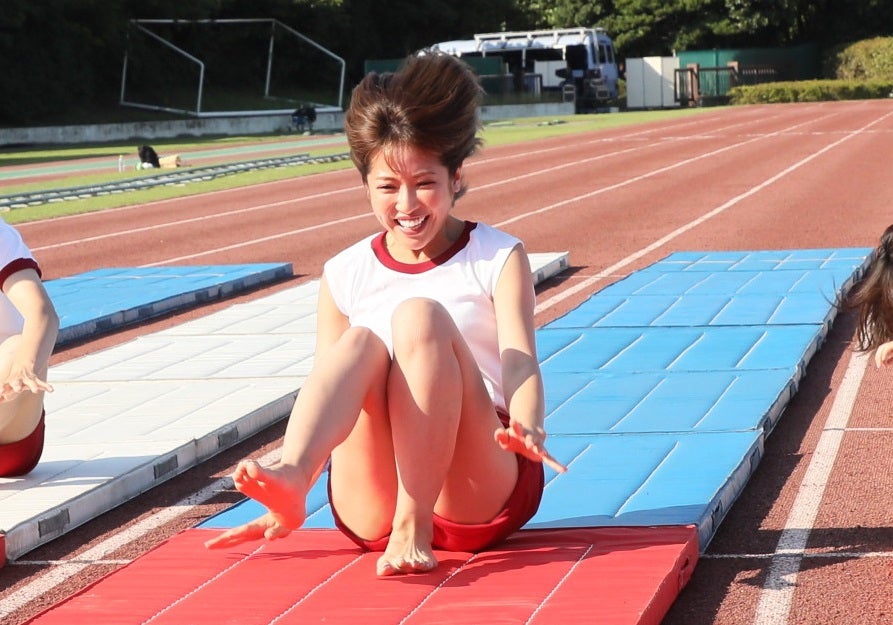 くみっきーのキュートな新競技前転10m競争（写真提供：テレビ朝日）