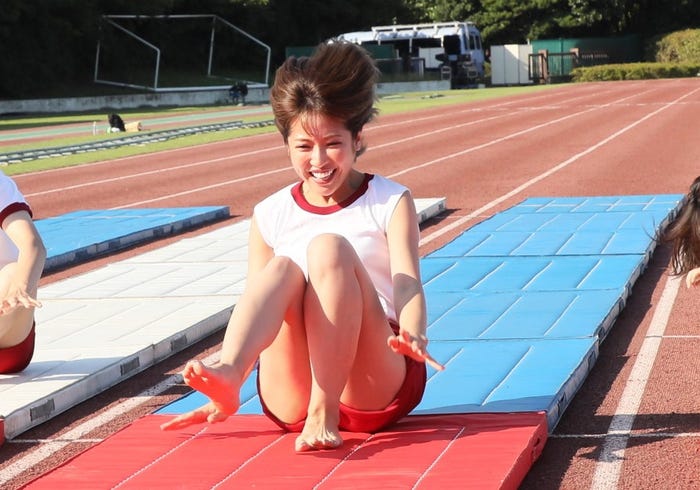 くみっきーのキュートな新競技前転10m競争(写真提供:テレビ朝日)