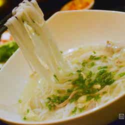 つるつる米粉麺のフォー【モデルプレス】