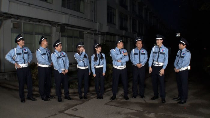 「学校きもだめし」(左から)菊田竜大、岡部大、せいや、加藤史帆、河田陽菜、長田庄平、松尾駿、粗品、秋山寛貴(C)フジテレビ