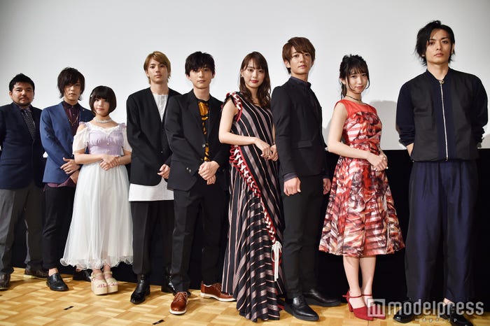 『トモダチゲーム 劇場版』完成披露イベント(左から)永江二朗監督、天月、根本凪、山田裕貴、吉沢亮、内田理央、大倉士門、上野優華、久保田悠来(C)モデルプレス