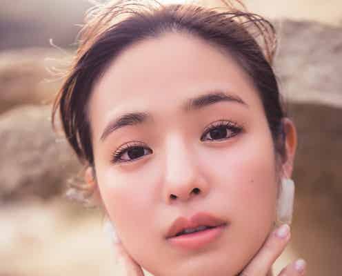 横田真悠、理想の結婚相手語る 美背中ざっくりウエディングドレス姿披露