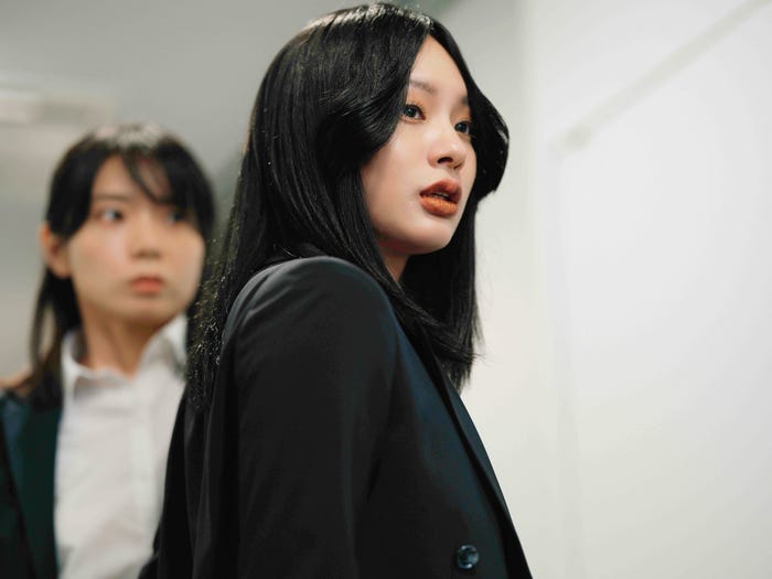 森カンナ、仲万美(C)「彩香ちゃんは弘子先輩に恋してる」製作委員会・MBS/第6話より