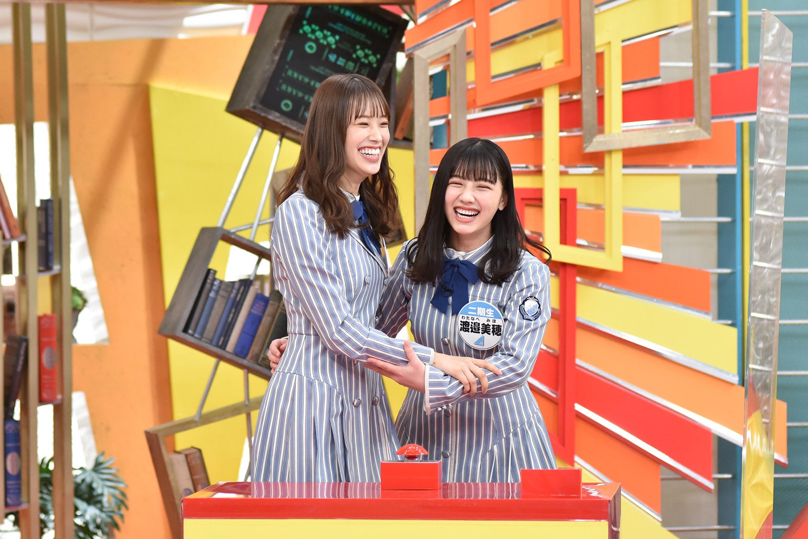 佐々木久美＆渡邉美穂（C）MBS