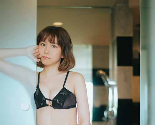 大場美奈、“ナチュエモ”なランジェリー姿 初フォトエッセイの先行カット解禁