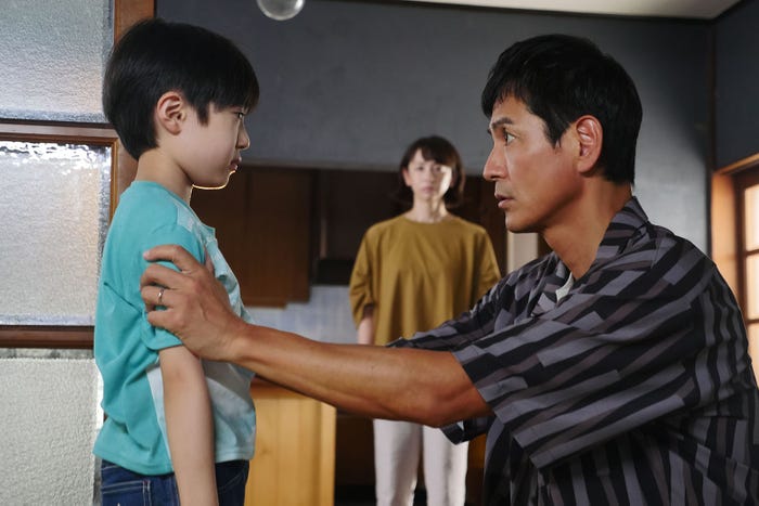 山田暖絆、沢村一樹(C)フジテレビ