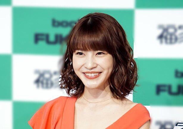 岸明日香 すっぴんメガネshotに 肌キレイ ラフな感じ めっちゃ可愛い とファン絶賛 モデルプレス 岸明日香 すっぴんメガネshotに 肌キレイ ラフな感じ めっちゃ可愛い とファン絶賛 モデルプレス