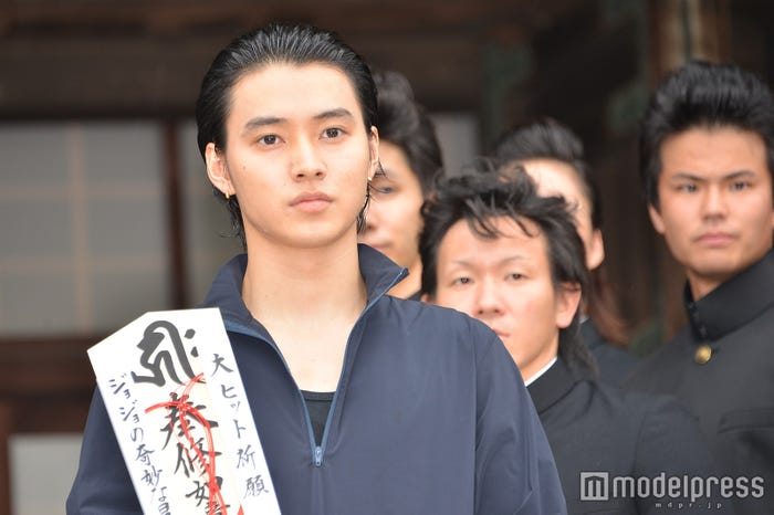 山崎賢人(オールバック)/映画「ジョジョの奇妙な冒険 ダイヤモンドは砕けない 第一章」大ヒット祈願イベントより:2017年8月撮影 (C)モデルプレス