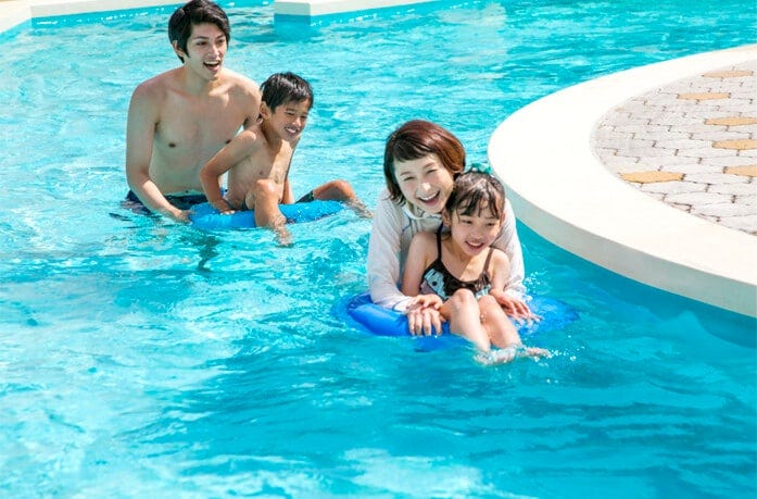 1周150ｍの「流水プール」は家族でのんびりと