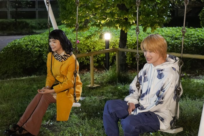 古川琴音、神木隆之介「コントが始まる」第4話より(C)日本テレビ