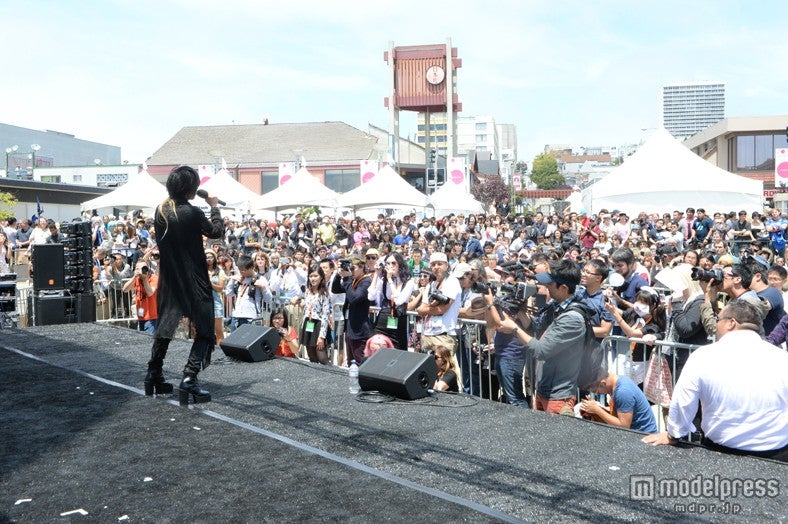 パフォーマンスとビジュアルで魅せる、AKIRA