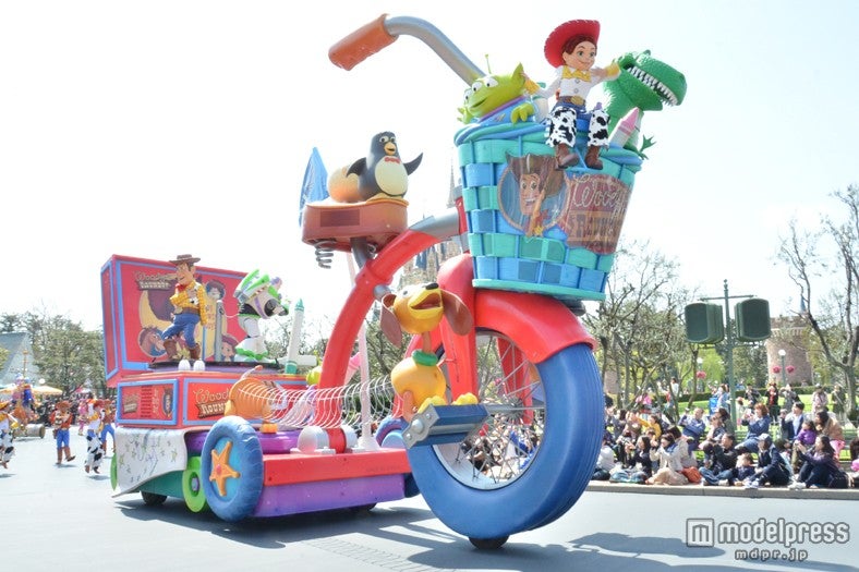 Disney - フロート PHOTOS, VIDEO: Baymax's Mission Cooldown Cavalcade Debuts at