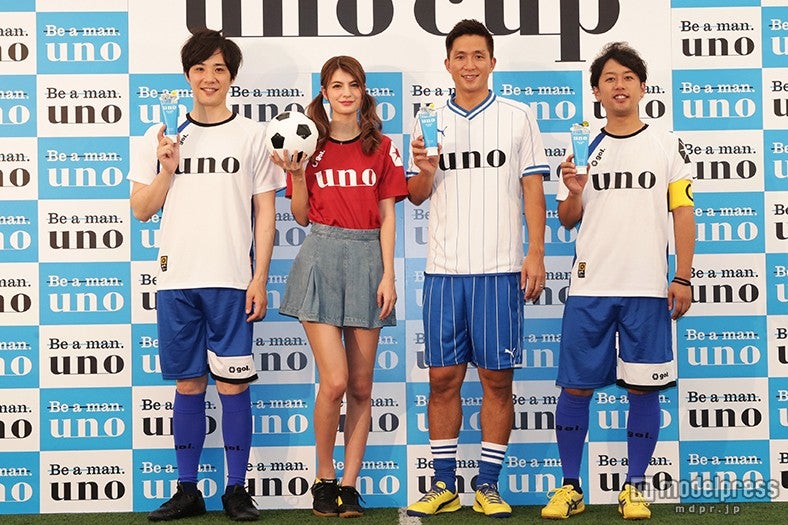 フットサル大会「uno cup」PRイベント（左より）藤原一裕、マギー、福西崇史、井本貴史