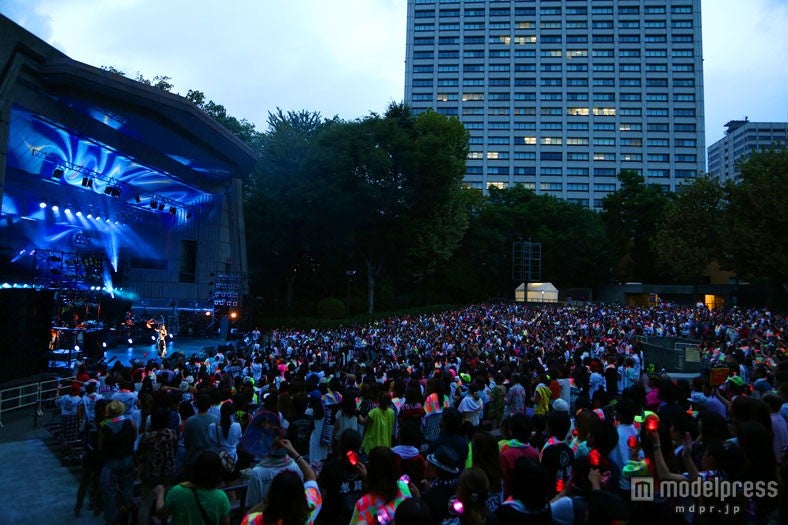夏の終わりを感じさせない熱いライブを繰り広げた／倖田來未、初の野音ライブ