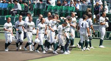 鶴岡東が4大会連続の初戦突破逃す 中盤に反撃も東海大甲府に突き放される 10年ぶり涙の1回戦敗退