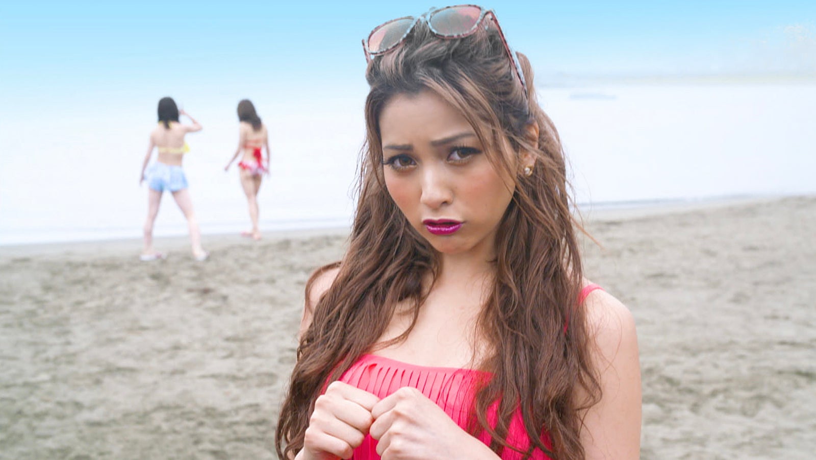 ゆきぽよ、水着姿を披露　巡査役の演技に注目集まる