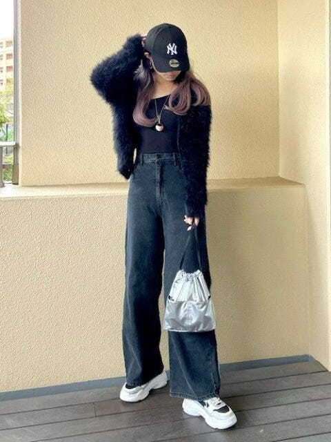 デニムパンツ　コーデ　秋