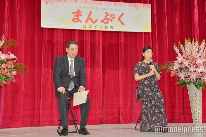 真鍋斎氏、安藤サクラ/「まんぷく」ヒロイン発表会見(C)モデルプレス