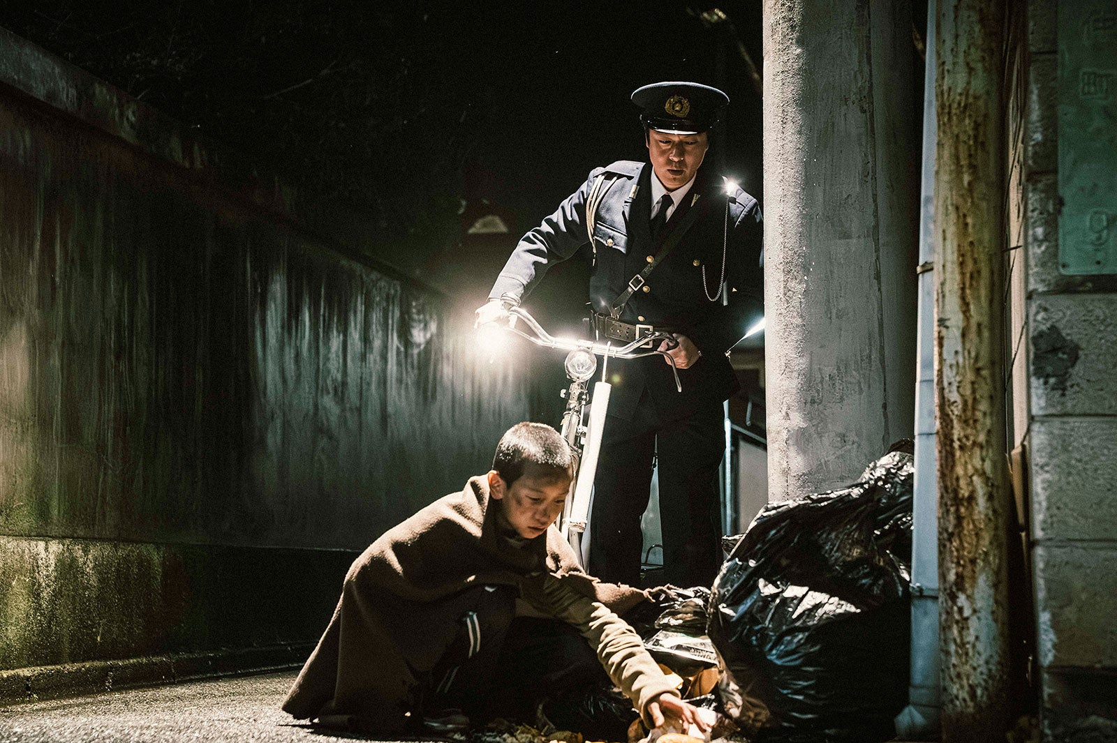 丸山隆平（C）佐藤二朗 永田諒 ／ ヒーローズ（C）2026 映画「名無し」製作委員会