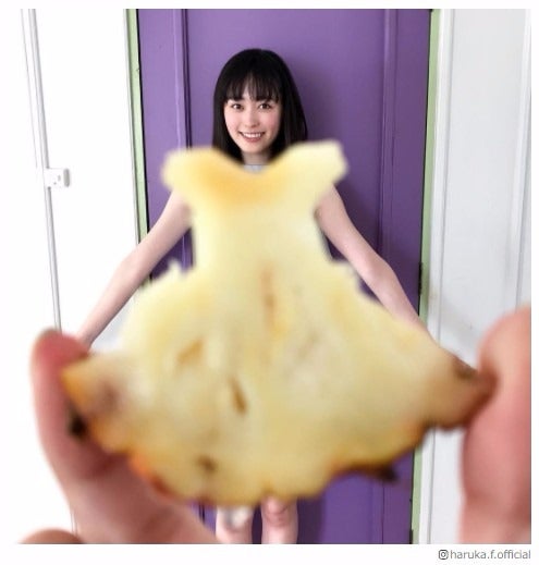 福原遥、流行中“スイカドレス”に“パインドレス”で対抗 「いちいち可愛い」「天使」と絶賛の声