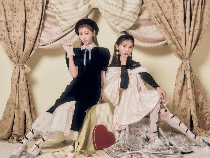 明日花キララ、菅野結以/PECHE 005より (提供写真)