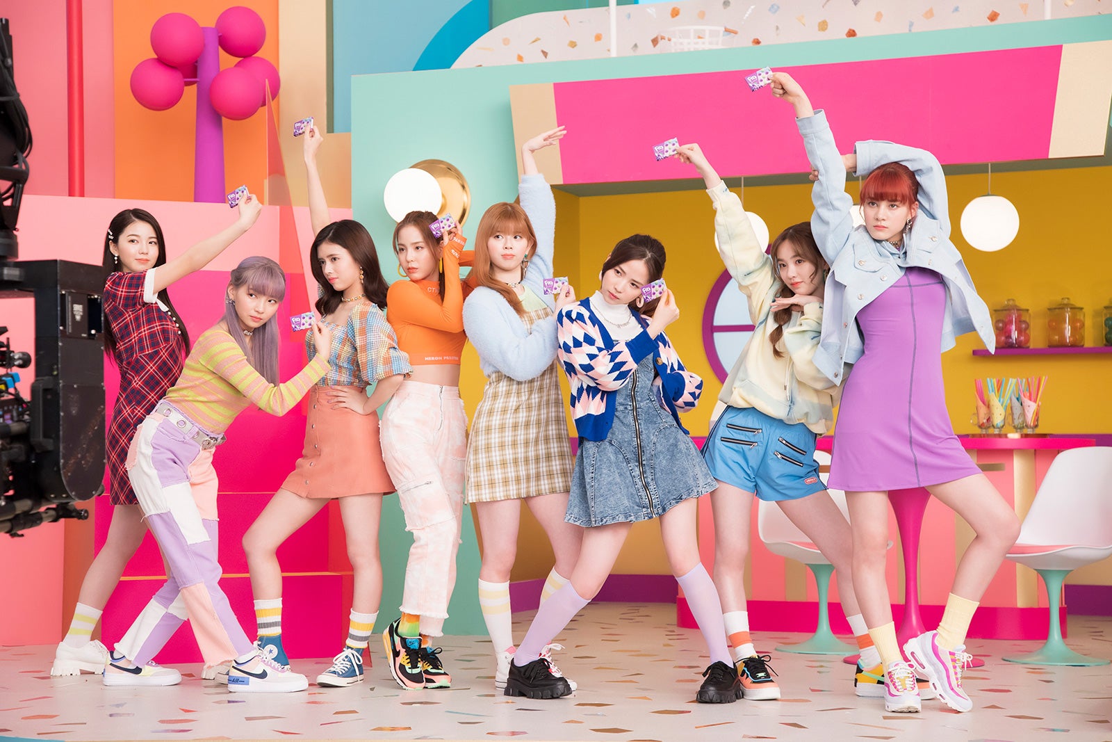 NiziU／AYAKA、MAYUKA、RIMA、MAKO、RIKU、MAYA、RIO、NINA／新WEBムービーメイキング（提供写真）