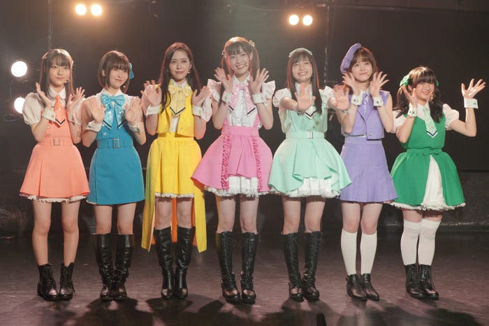 (左から)伊礼姫奈、MOMO、KANO、中村里帆、GUMI、SOYO、和田美羽(C)平尾アウリ・徳間書店/「劇場版 推しが武道館いってくれたら死ぬ」製作委員会