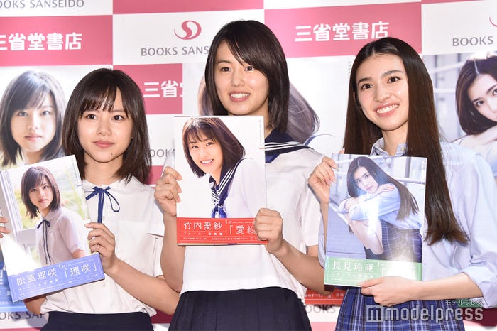(左から)松風理咲、竹内愛紗、長見玲亜(C)モデルプレス