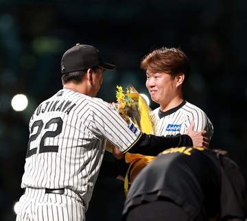 「さすがにジーンときた」阪神・西勇輝の引退試合に集まったオリックス勢の集合写真 移籍組も大集結「豪華メンバー」と反響