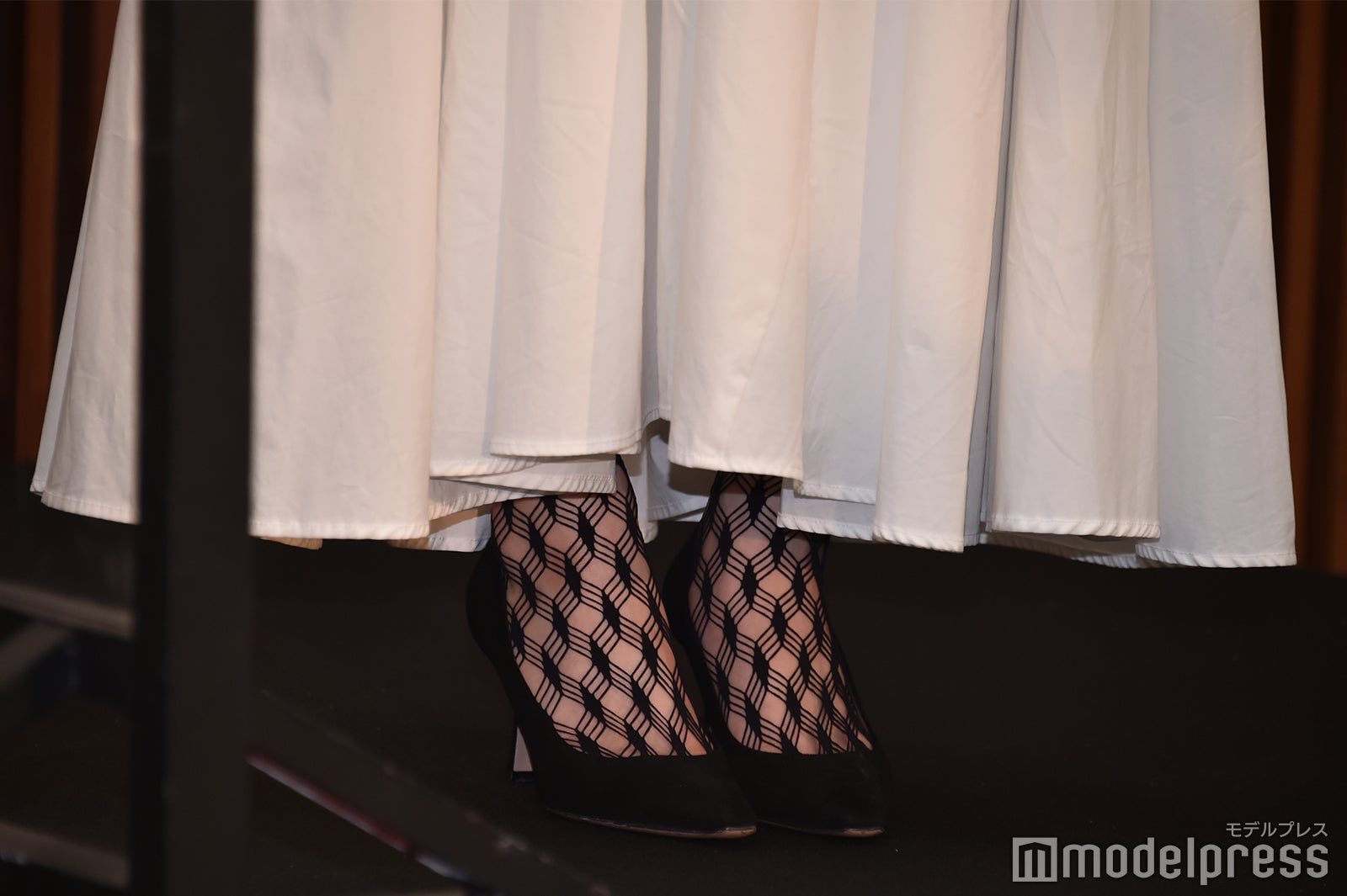 大人っぽいデザインが可愛い／横田真悠の足元 （C）モデルプレス