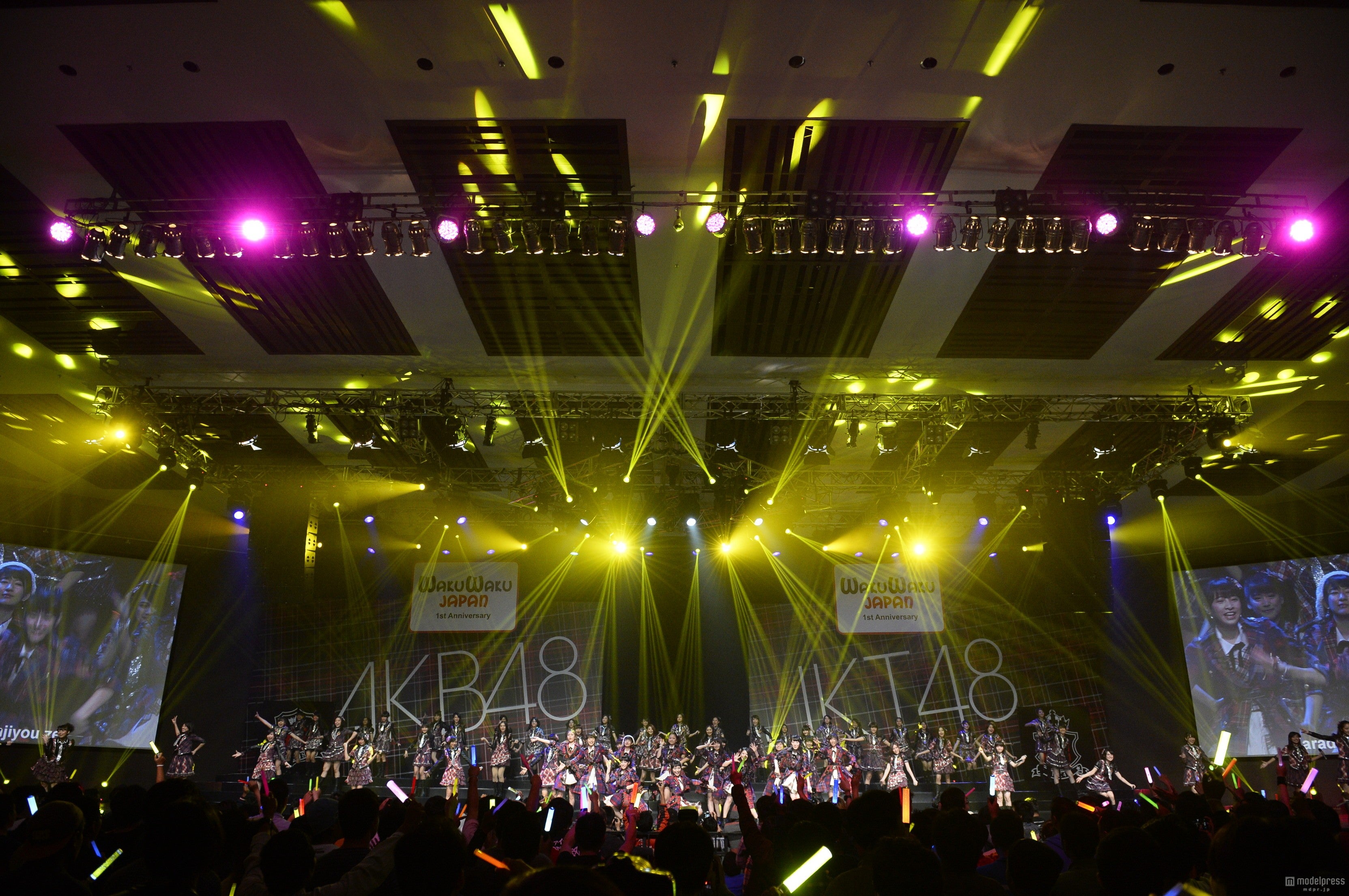 ステージの様子（C）AKS／（C）JKT48 Project