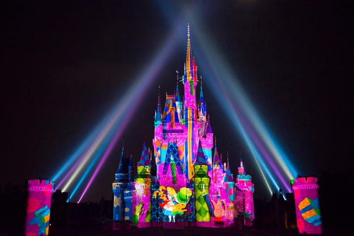 ディズニー、夏限定“夜パーク”の楽しみ方(C)Disney