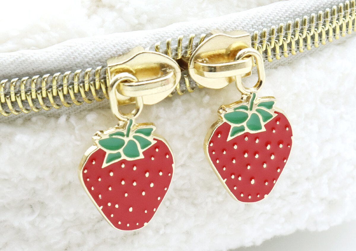 宝島社ムック付録のmiffy（ミッフィー）いちごチャームの2WAYポーチ＆ショルダーバッグ4