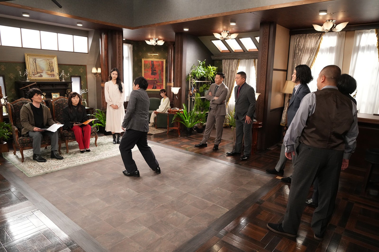 「元カレの遺言状」（左から）菊田竜大、ヒコロヒー、古畑星夏、せいや、岡崎紗絵、長田庄平、松尾駿、粗品、秋山寛貴、岡部大（C）フジテレビ