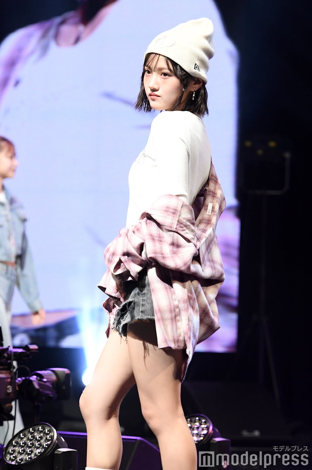 「今日好き」瀬乃真帆子、美脚輝くショーパン姿 シャツを肩から外して着こなす「大人っぽい」「スタイル良すぎ」【学生ランウェイ】