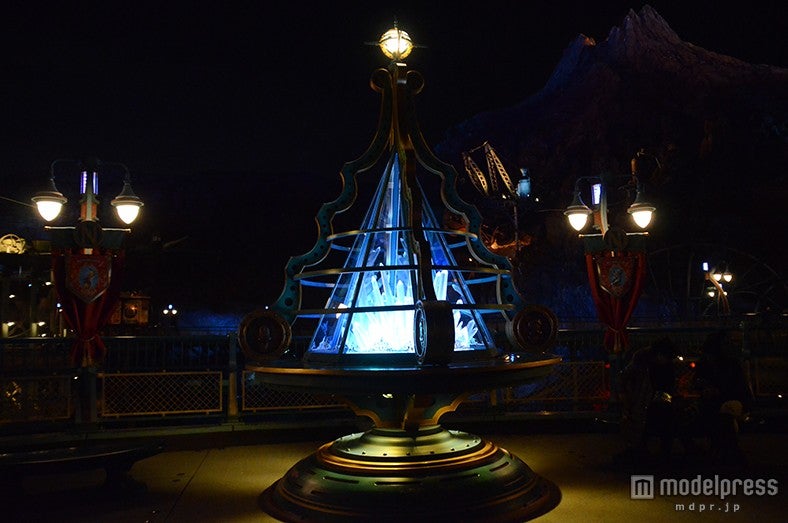 ミステリアスアイランドのツリー（夜）