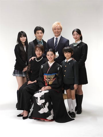 つるの剛士、長女の成人を記念し“家族写真”を撮影「待ち受けにしました 私の御守りです」