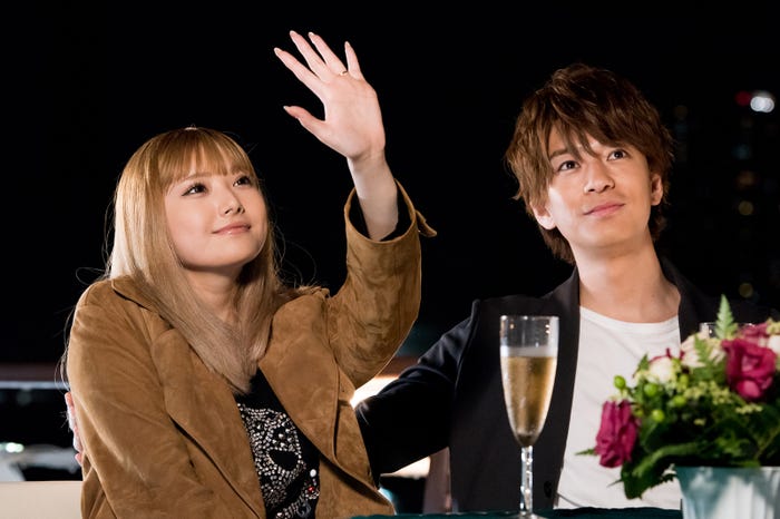 安斉かれん、三浦翔平「M 愛すべき人がいて」第6話より(C)テレビ朝日/AbemaTV,Inc