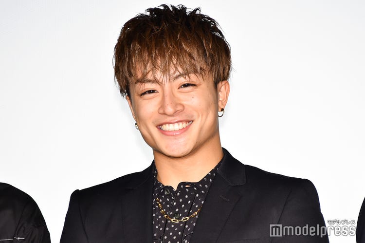 画像9 9 Exile白濱亜嵐 金髪 横分け アップバング 変幻自在な 短髪 スタイル 髪型遍歴まとめ モデルプレス