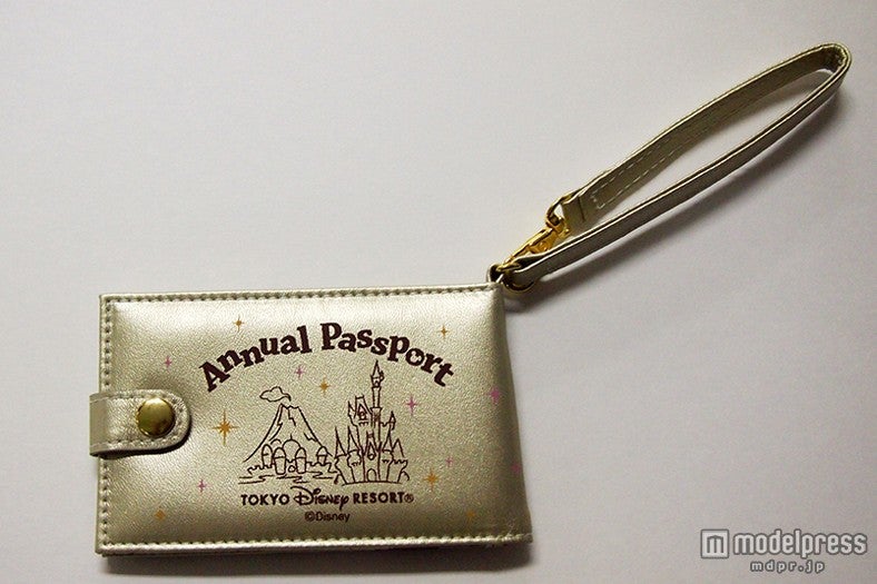 ゴールドのゴージャスなデザイン（ｃ）Disney