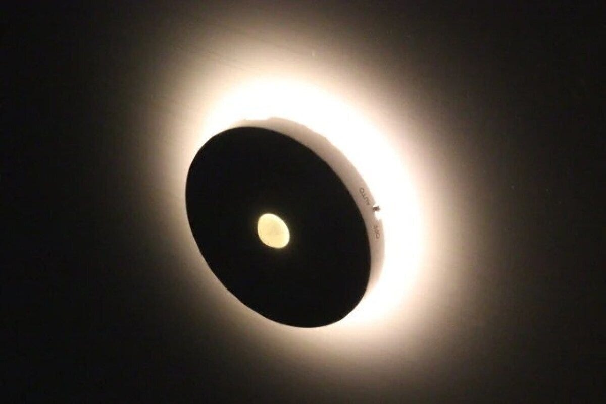 ダイソーのLEDセンサーライトを点灯する