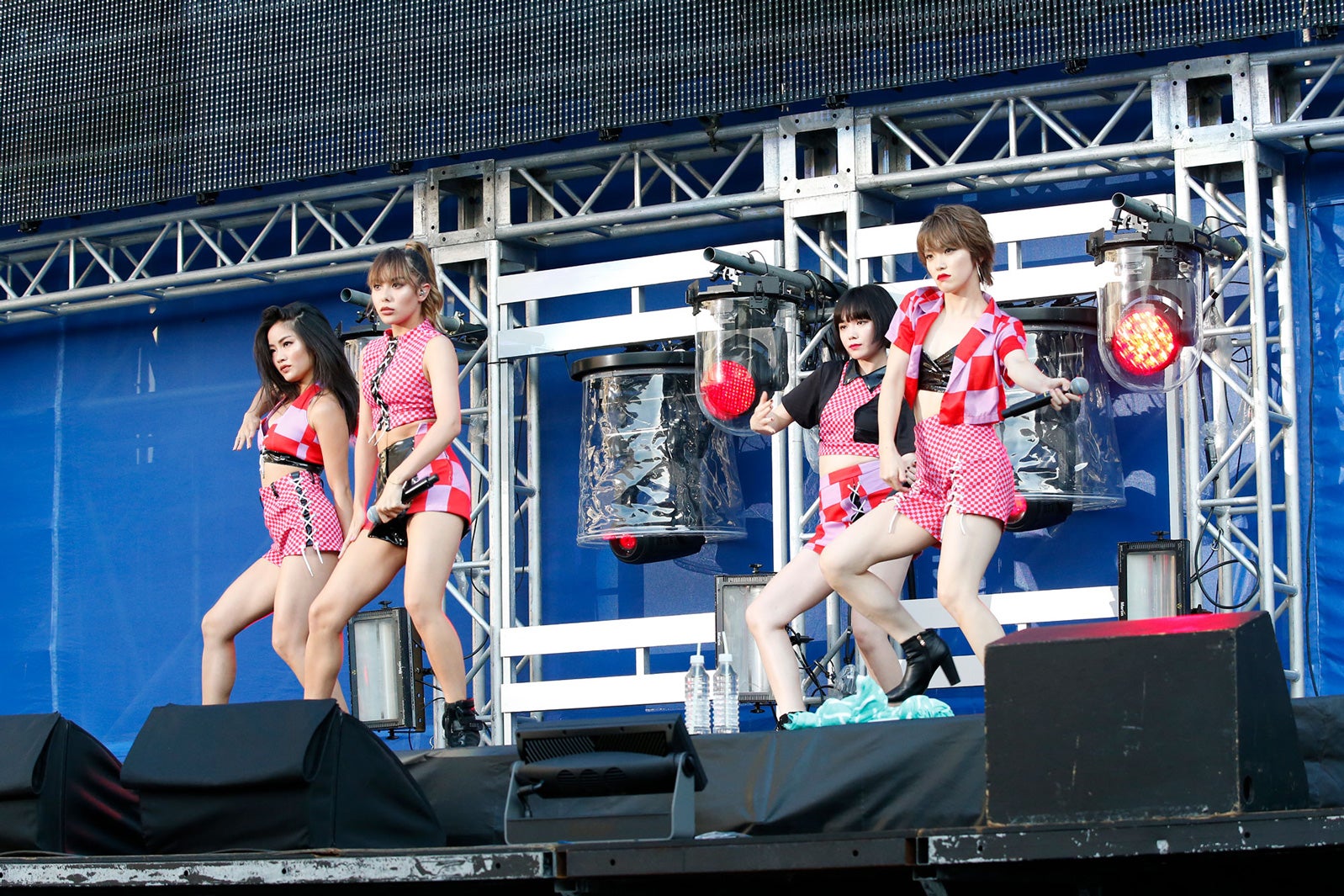 26日に出演したFAKY（左から）Anna、Akina、Mikako、Lil’ Fang(読み：リル ファング)（写真提供：avex）  